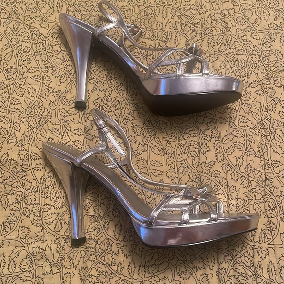 Metaphor Shoes - NEW Silver Women's Sandals 8M